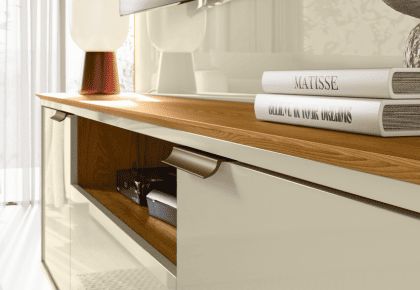 Centro de Entretenimiento Nilo Cinamomo Off White 75" – detalle