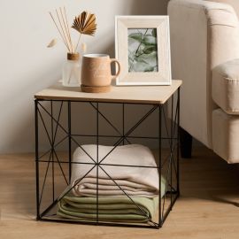 Mesa auxiliar cubo metal y MDF 29.5 x 29.5 x 29 cm