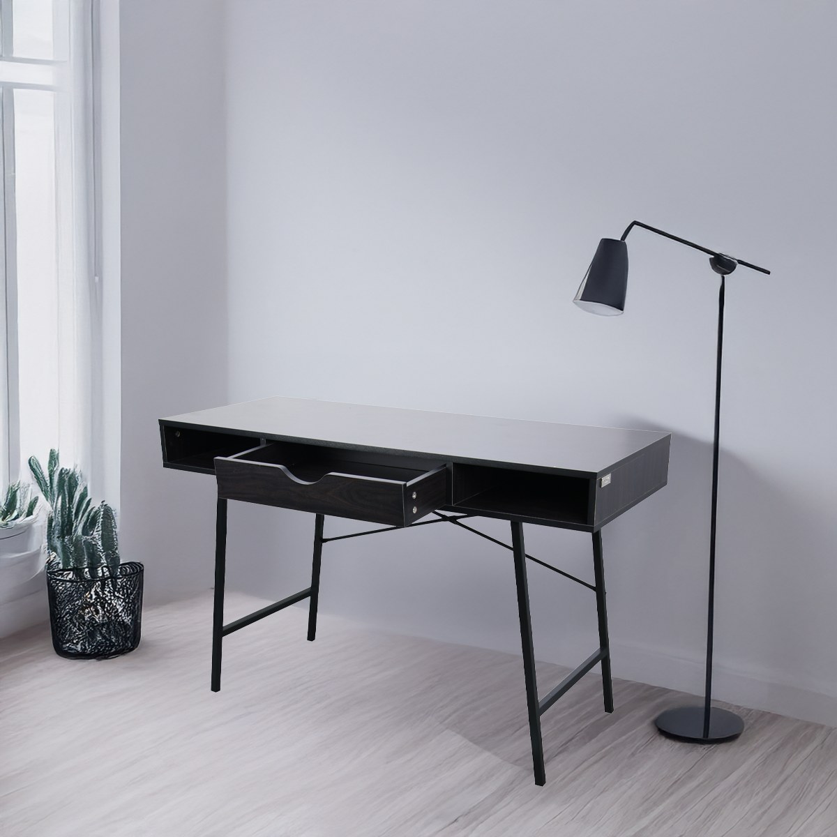 Escritorio Ciro Negro 120x76x48 cm ambientado