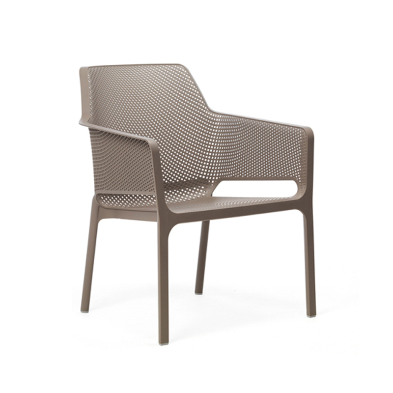 Sillón multiuso apilable con respaldo perforado